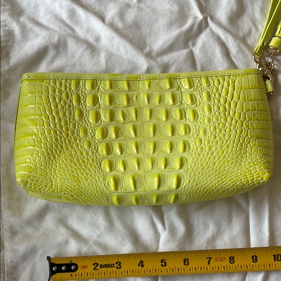 Lime Green Crocodile-Embossed Clutch - Picture 3 of 4